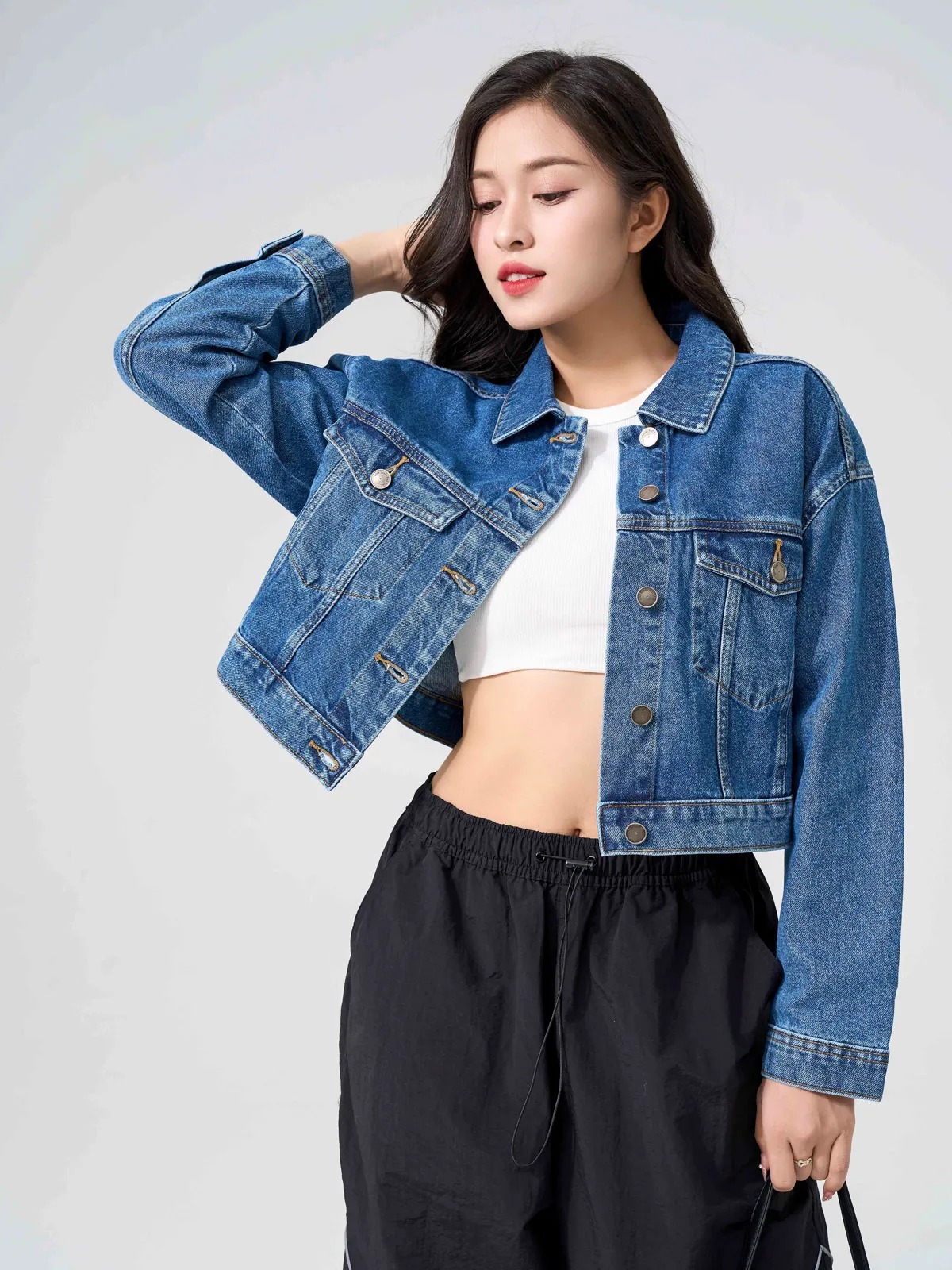 Áo Khoác Jeans Nữ Crop Cơ Bản